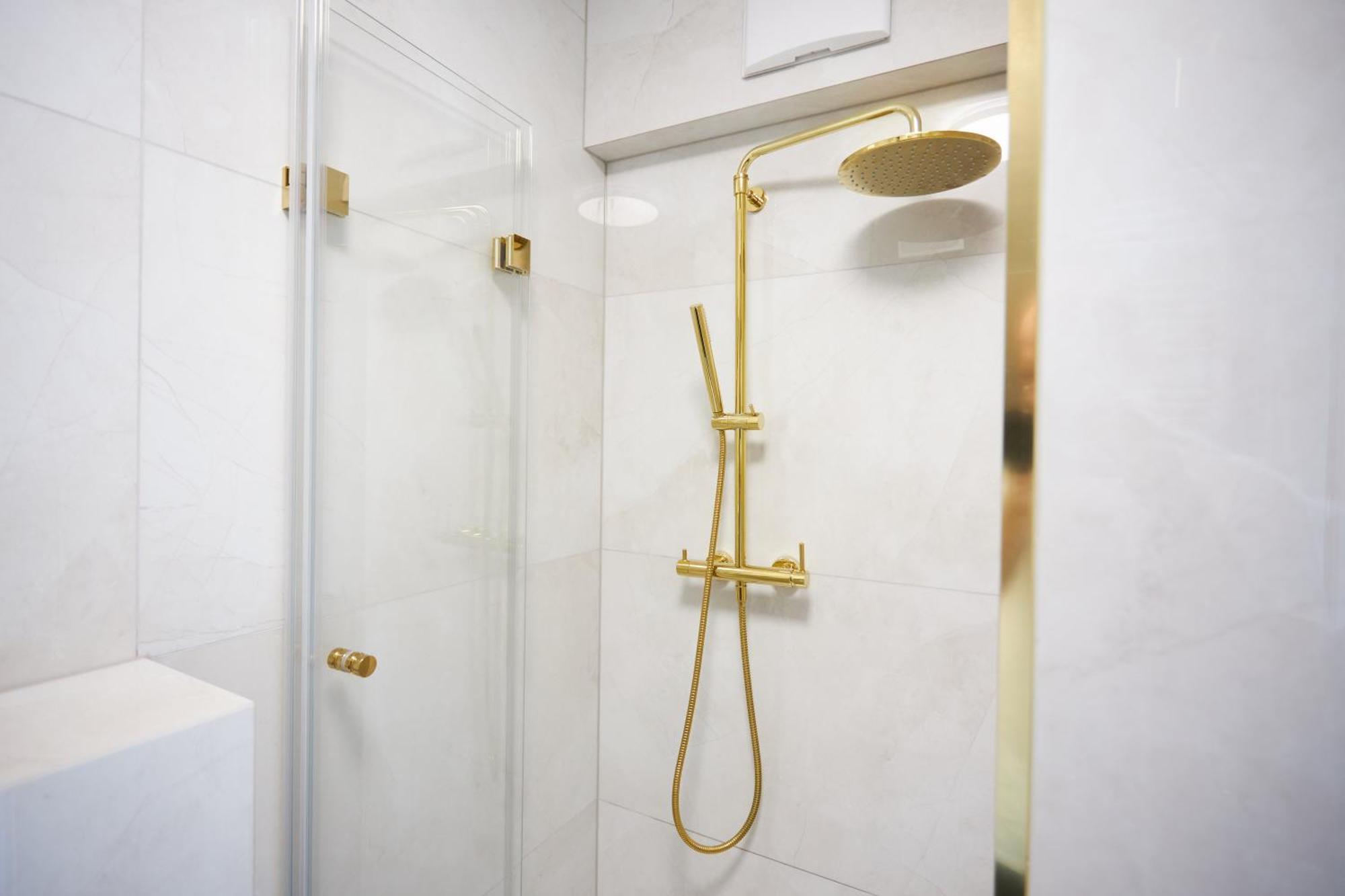 Gold Apartments Pileckiego Warsaw Exterior photo